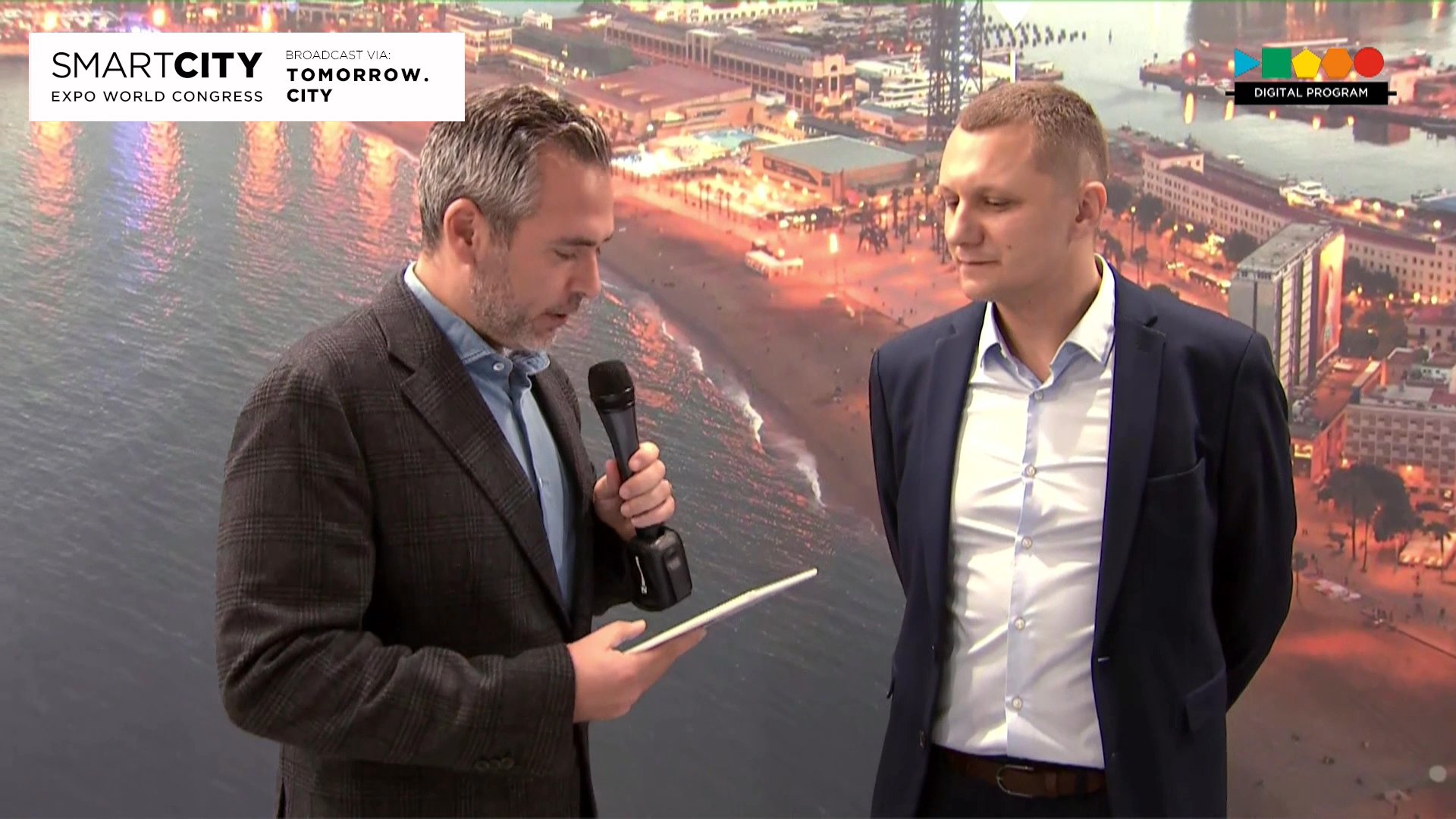 Przemek Zakoscielny, VonRoll: Introducing Infraport, a platform revolutionizing the visualization and management of city infrastructure in both time and space.