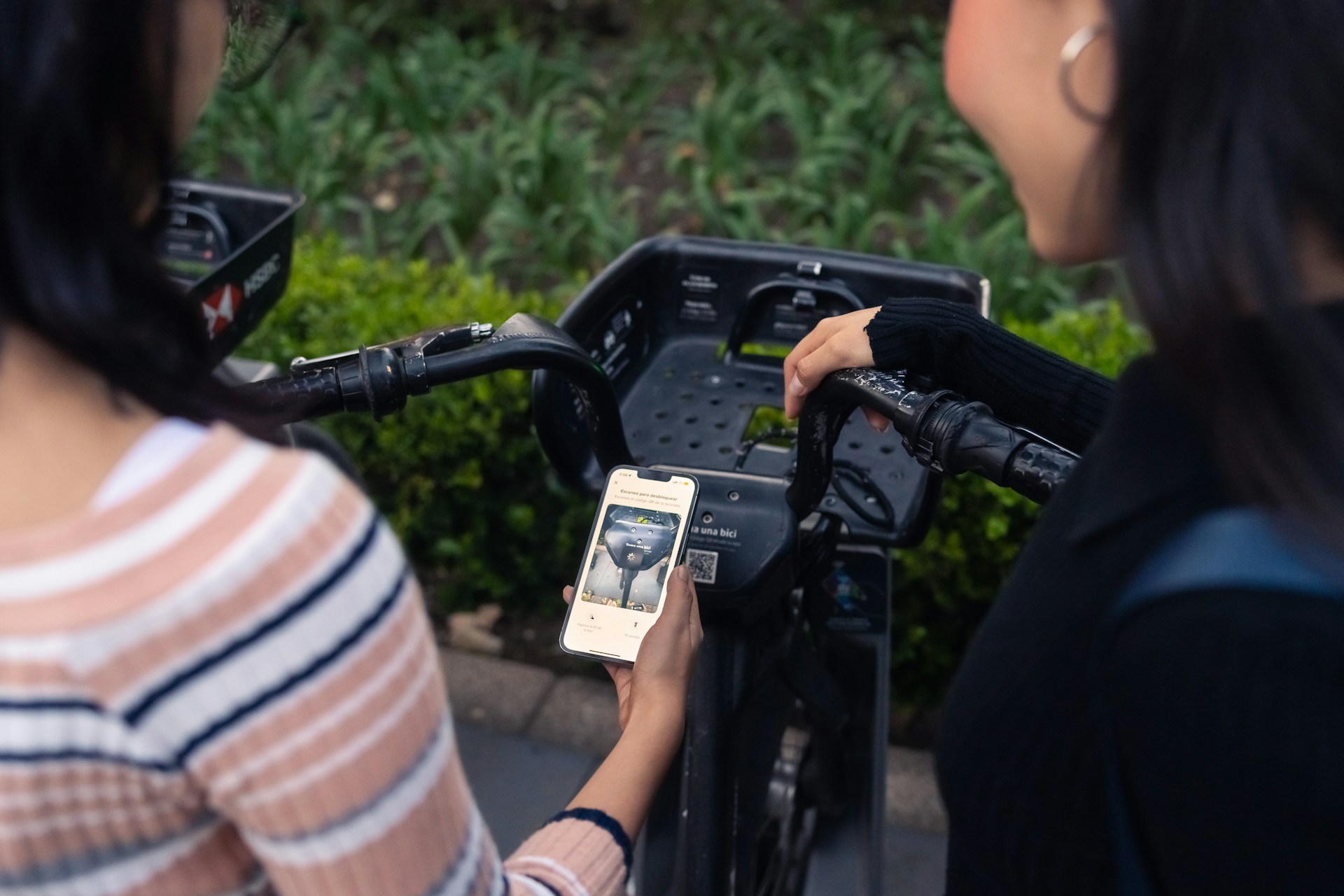 Mobility as a Service (MaaS): Innovative Technologies and Strategies for the Cities of Tomorrow