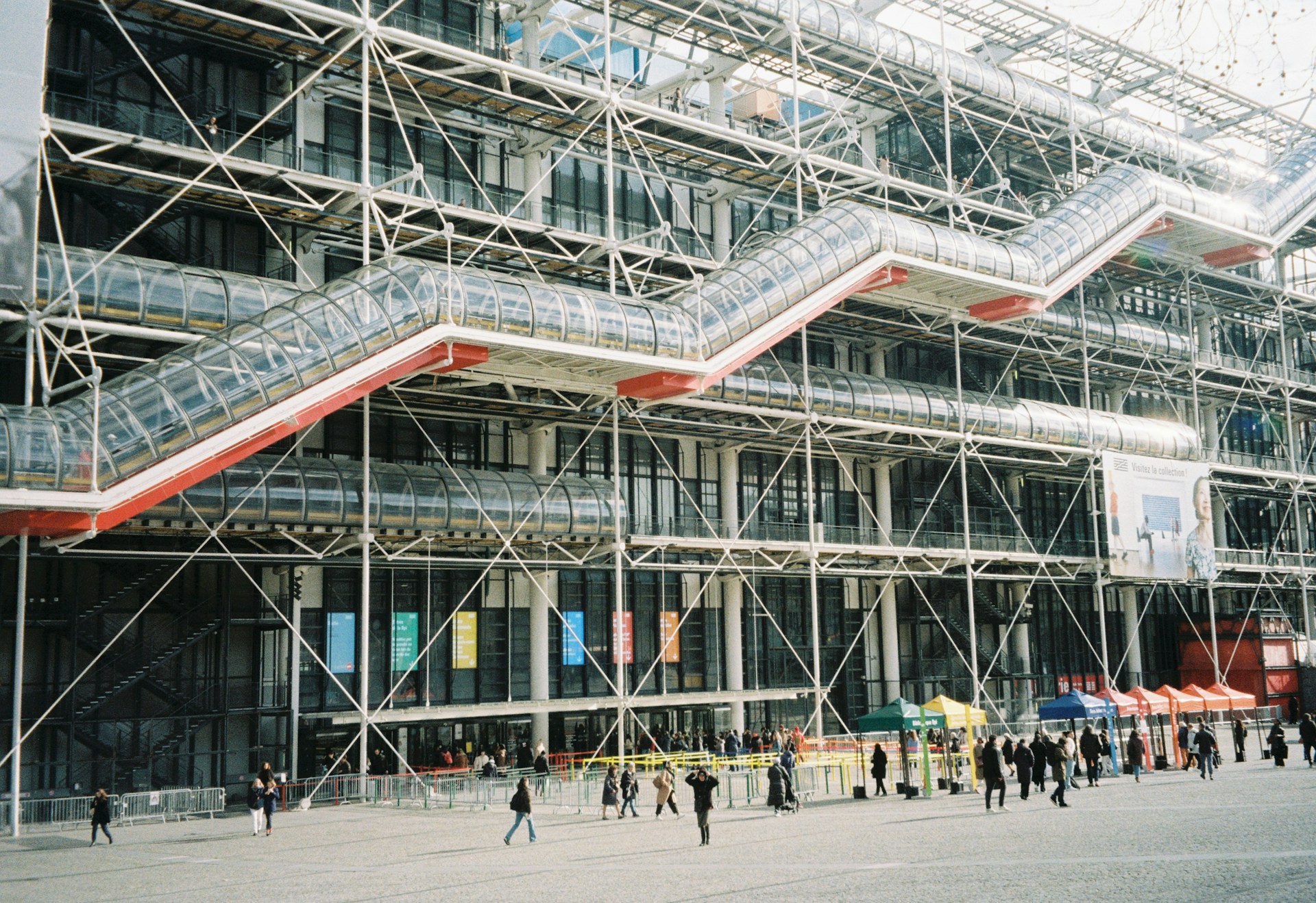 ¿Qué es la arquitectura adaptativa y por qué está adquiriendo cada vez más importancia en la planificación urbana?