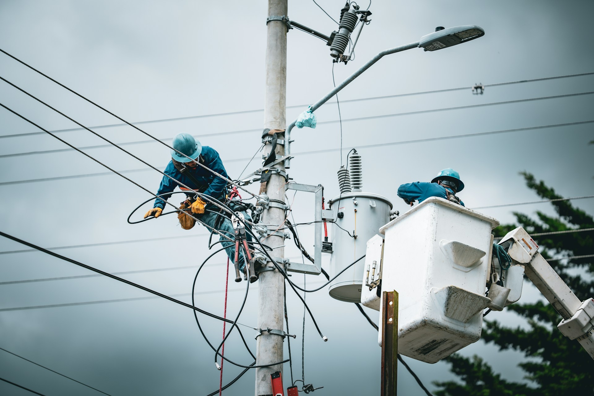 Can Smart Grids Keep Up With the Boom in Electric Vehicles and Artificial Intelligence?